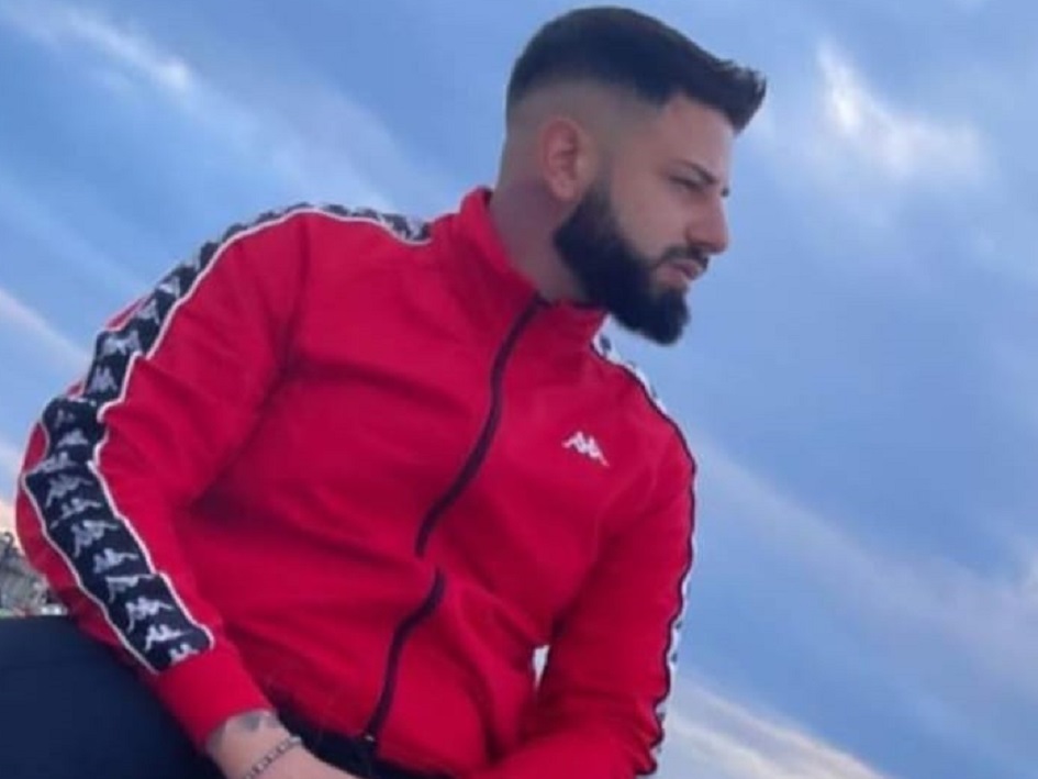 I carabinieri alla ricerca di possibili tracce per chiarire la morte di Nicolas Mazza, trovato senza vita nella sua auto nel Messinese