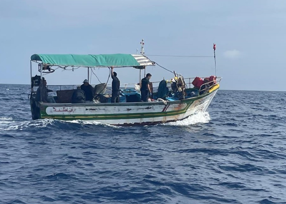 Arrestati i membri di una nave che nelle acque del Trapanese stava favorendo l’immigrazione clandestina di 8 persone