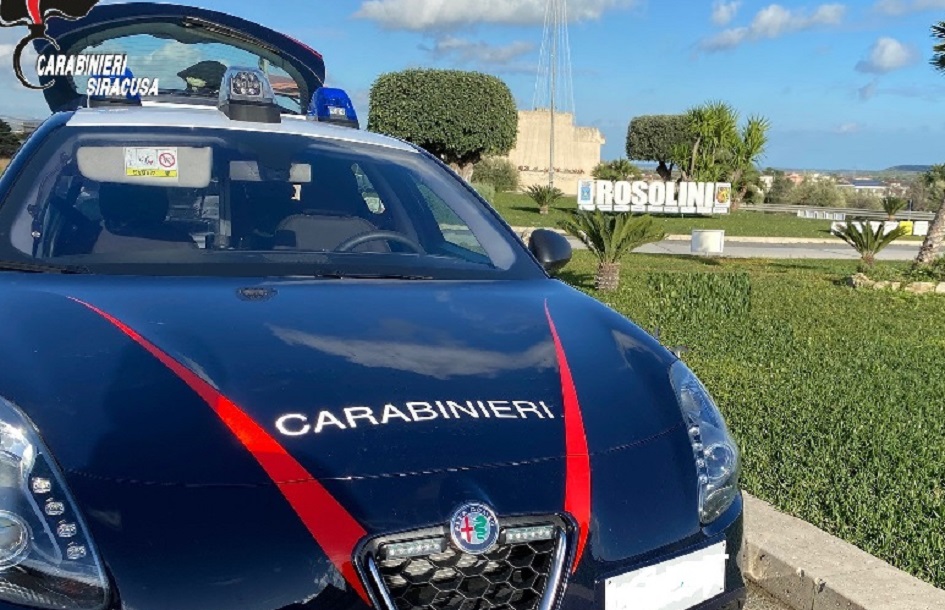 Arrestato un 19enne, avrebbe preso a botte la compagna anche durante la gravidanza e minacciata di morte