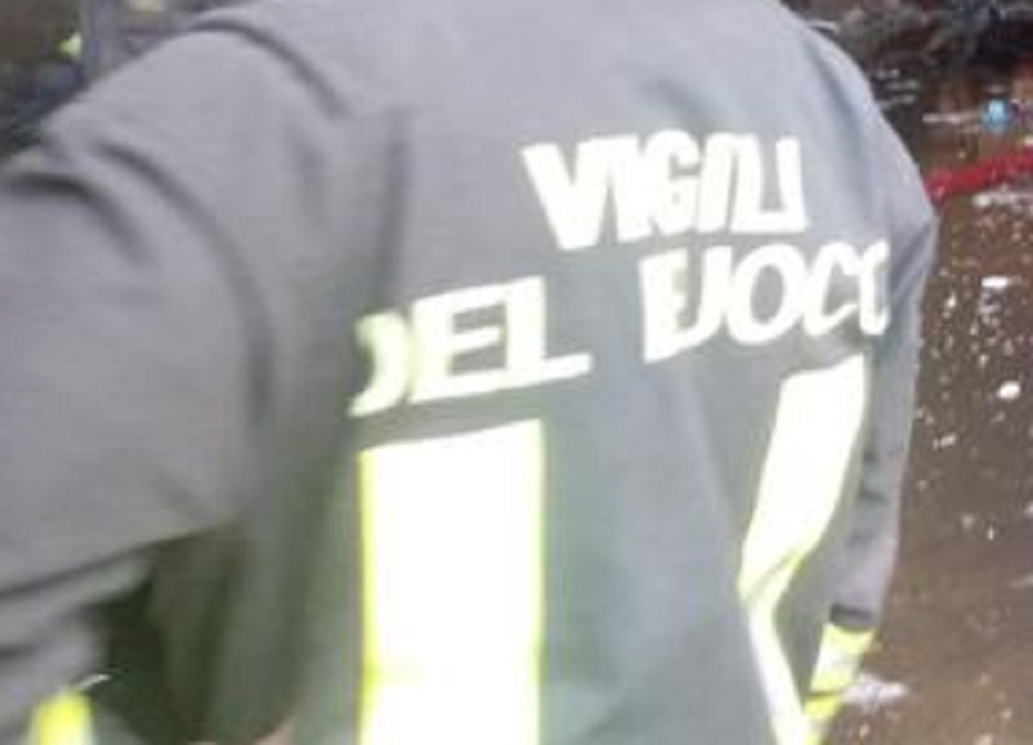 Strada chiusa nel Palermitano per due ore per un incidente avvenuto sulla statale 113, alcuni feriti incastrati dentro l’auto