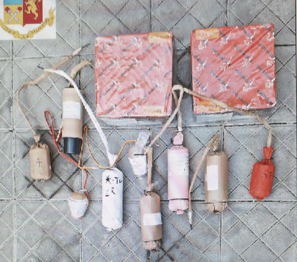In casa e nel garage trovati esplosivi, alcuni anche altamente pericolosi, arrestato un 62enne incensurato nel Catanese