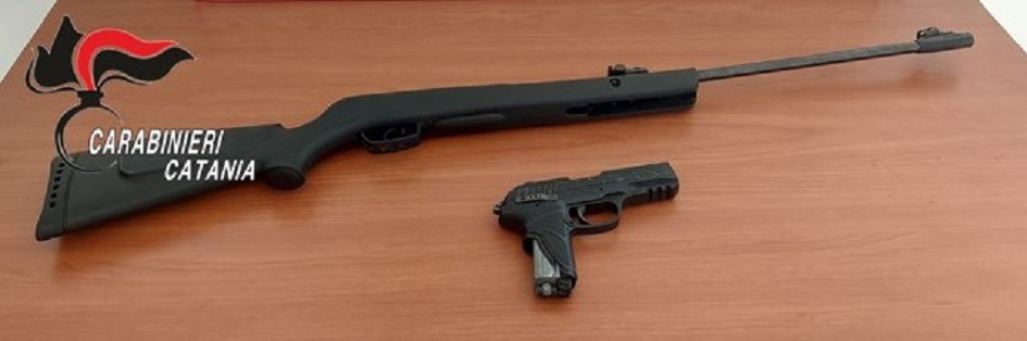 Pasteggio con colpo di fucile nel catanese, ferito un minorenne perché non doveva stringere amicizia con una ragazza