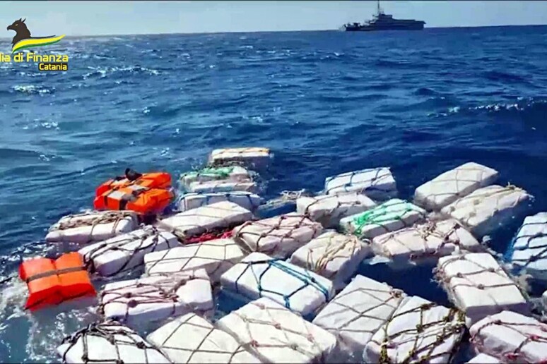 Altri 11 arresti per il mega carico di cocaina ritrovato in mare a Lampedusa, è il seguito di un’operazione scattata 5 mesi fa