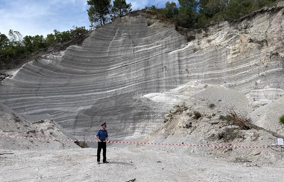 Lipari cava illegale 2 indagati 5-7-2023