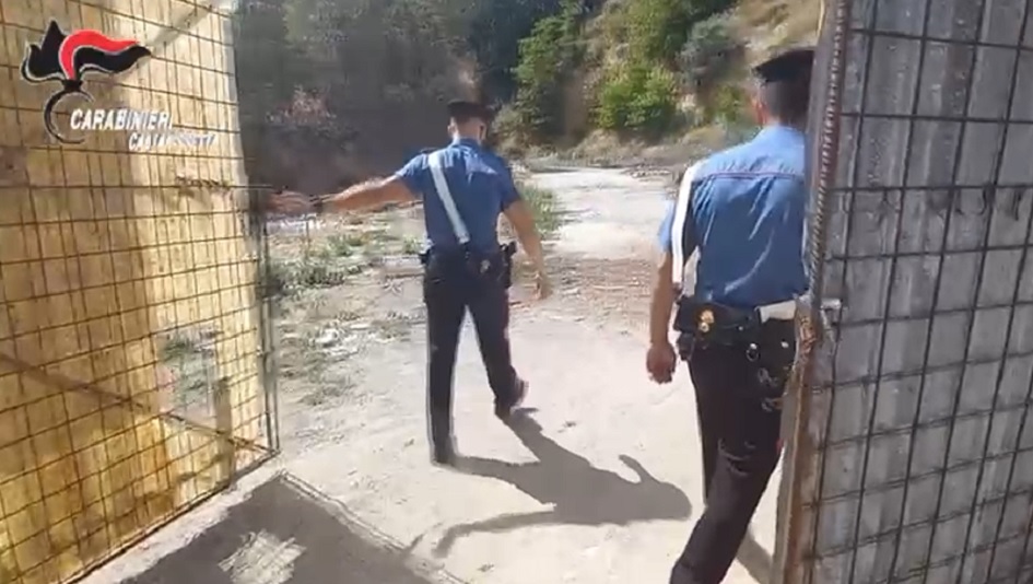 Una discarica scoperto dai carabinieri in sorvolo con l’elicottero nella provincia Nissena, due denunce alla Procura