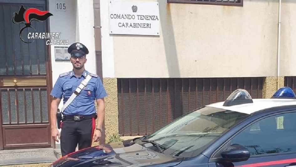 Appena uscito dal carcere minaccia moglie e figli, li controlla e li insegue, i carabinieri arrestano un 57enne