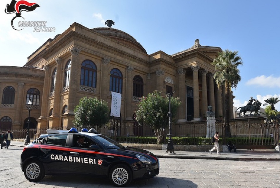 Controlli dei carabinieri per contrastare la mala movida in centro a Palermo, scoperti lavoratori in nero e in alcuni casi anche clandestini