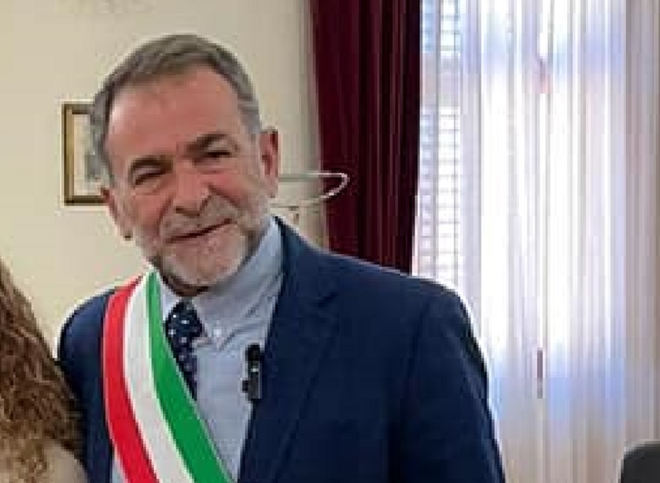 Il sindaco di Partinico incontra l’ambulante aggressore dell’operatore ecologico: “Per te non c’è spazio in questa città”