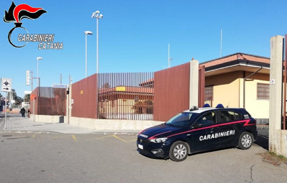Ladri sorpresi in un garage nel catanese dalle microtelecamere interne al locale, scattano un arresto e una denuncia