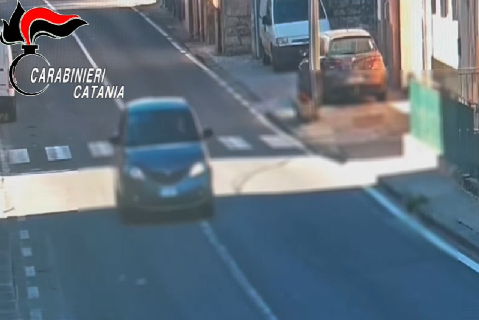 Arrestati due ladri di appartamento nel Catanese, avevano portato via oggetti per 3 mila euro ma la videosorveglianza li ha incastrati