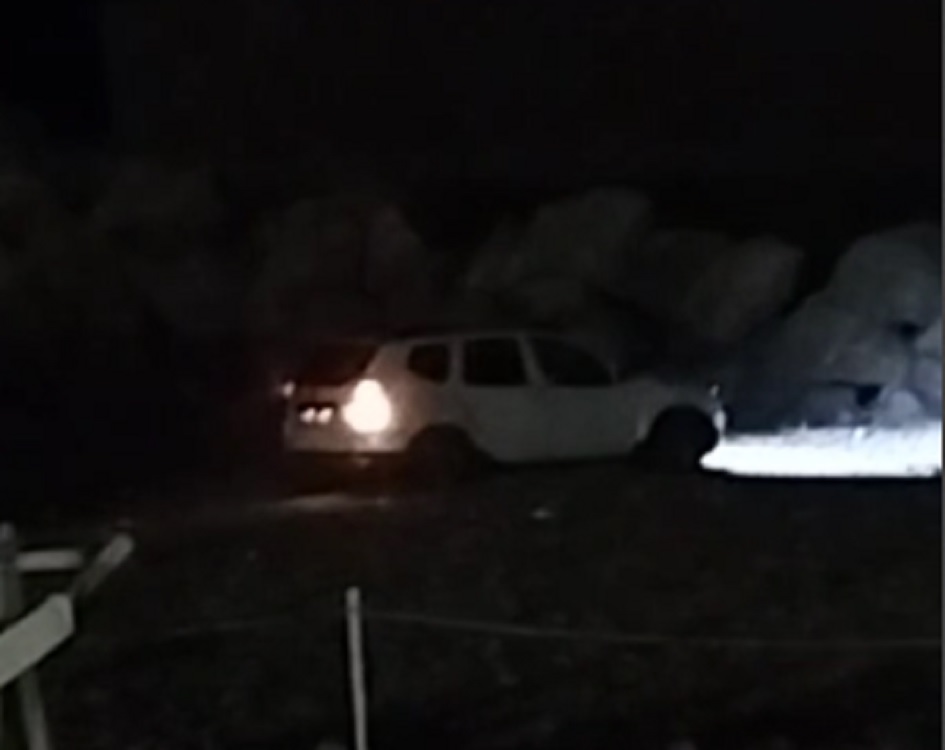 Un’auto resta impantanata nella notte nella spiaggia di Termini Imerese, il conducente si era spinto sino in riva al mare