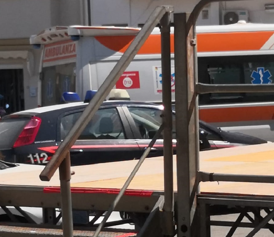 Tensione in un Comune del Palermitano, un uomo chi si è visto sospeso il reddito di cittadinanza ha minacciato di darsi fuoco