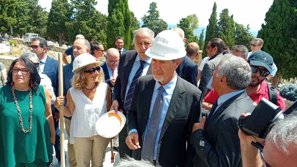 Nello Musumeci e Roberto Lagalla al cimitero dei Rotoli