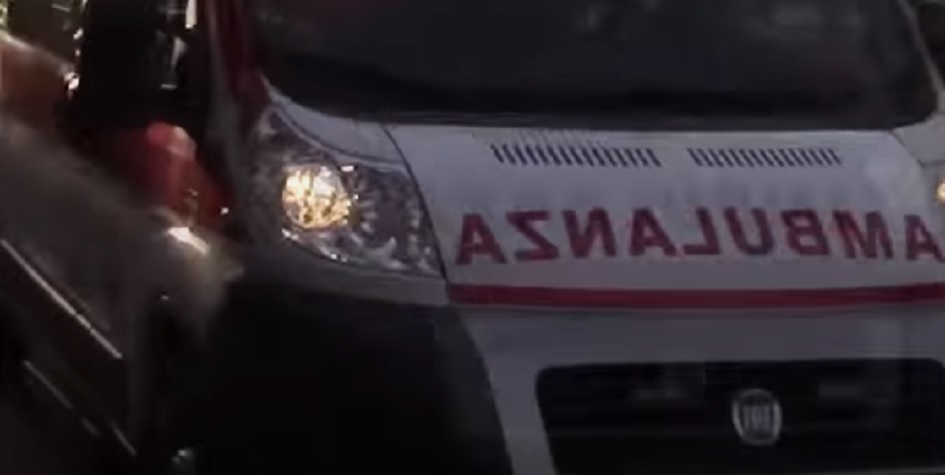 La provincia Palermitana ancora protagonista di un incidente, auto si ribalta pericolosamente, conducente se la fa franca