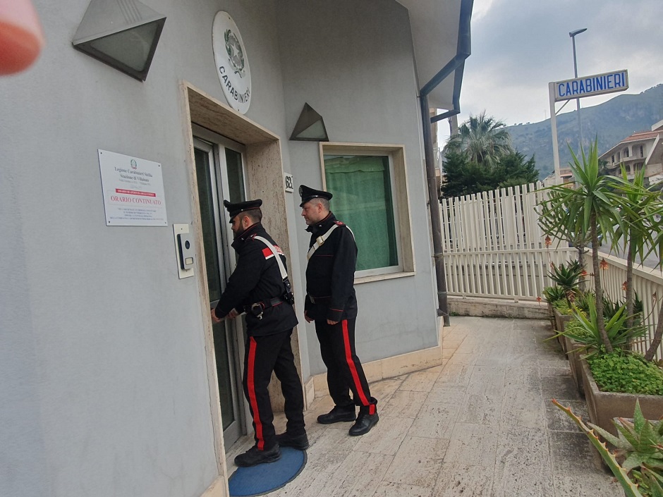 In manette due pusher nel palermitano, arrestati dai carabinieri mentre con fare sospetto stazionavano in un vicolo cieco