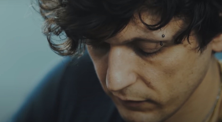 Fanno discutere le parole di Ermal Meta sullo stupro avvenuto al foro Italico, l’artista invoca la “legge del taglione”