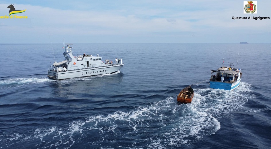 Convalidati dal Gip di Agrigento gli arresti dei tre scafisti che simularono a Lampedusa di aver soccorso 31 migranti