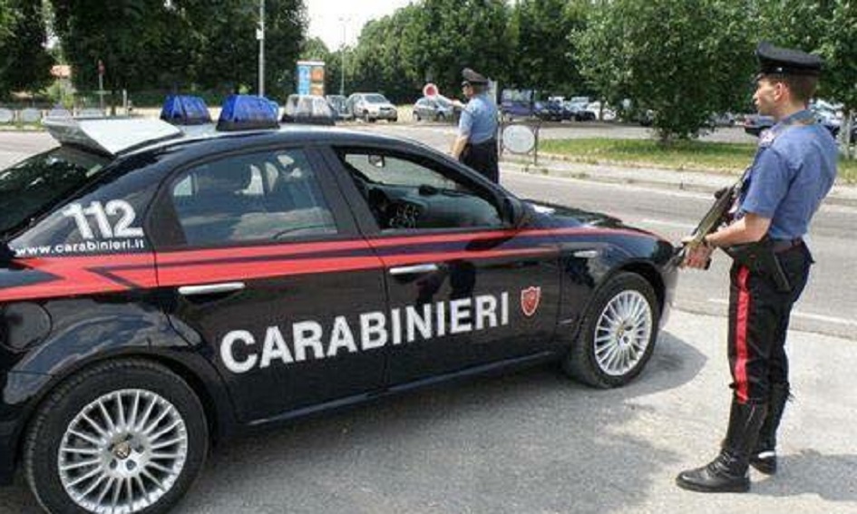 Un uomo denunciato nel Trapanese dopo le indagini dei carabinieri, avrebbe pestato a sangue in spiaggia un 34enne per futili motivi