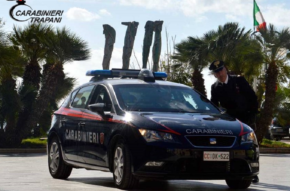 Ha tentato di aggredire ancora una volta la moglie nel Trapanese nonostante il divieto di avvicinamento, finisce ai domiciliari