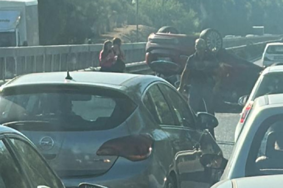 Incidente sull’autostrada Palermo Catania, scontro tra auto e una cappotta, rimane ferita anche una bambina