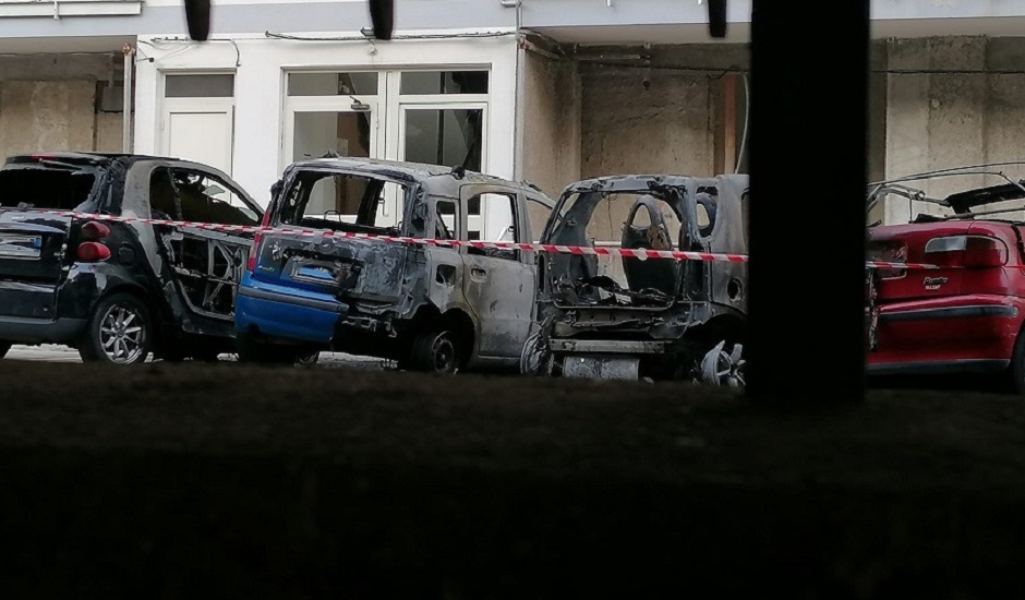 Palermo incendio auto moto bici residence don Orione 23-8-2023