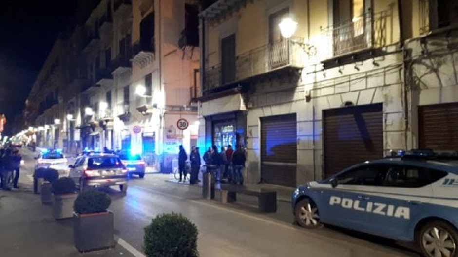Arrestato giovane spacciatore a Palermo, gli ordini della droga dai suoi clienti attraverso messaggi via sms