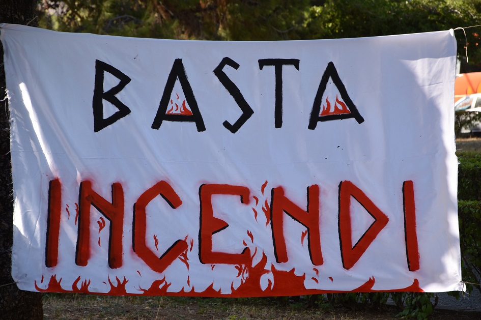 Parte un esposto del Codacons per gli incendi devastanti dei giorni scorsi in Sicilia, oggi anche un fiaccolata a Palermo