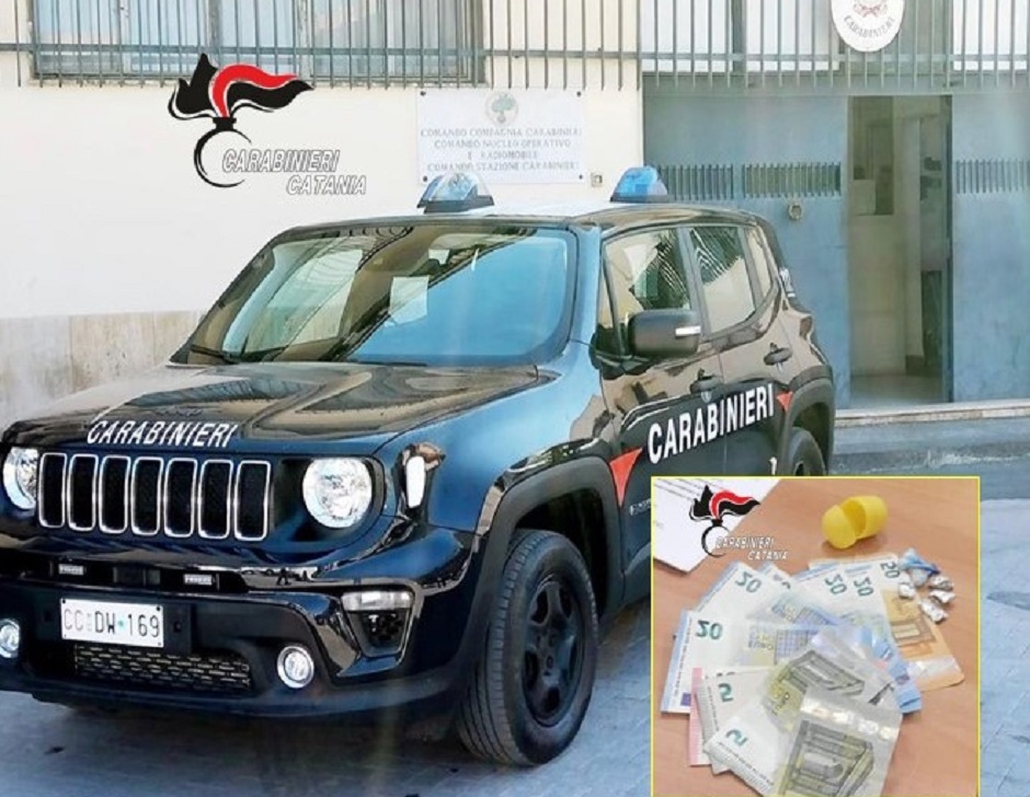 Spacciatore arrestato in flagrante nel catanese mentre cede una dose, con l’auto compie una brusca manovra e insospettisce i carabinieri