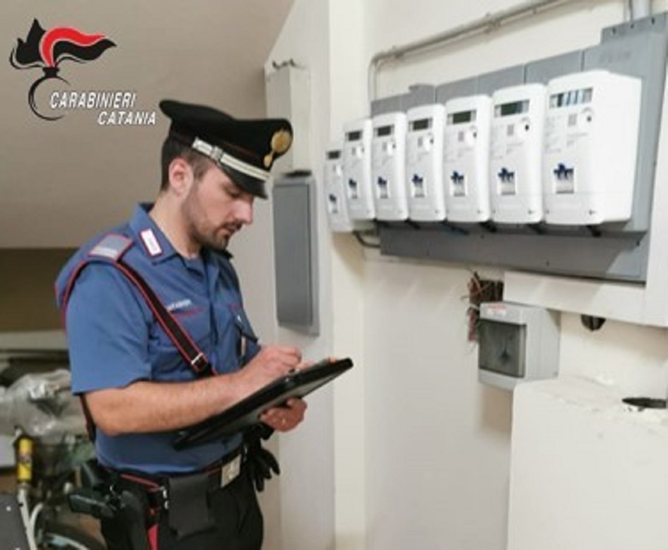 Furti di energia elettrica a raffica nel Catanese, carabinieri ed Enel individuano le abitazioni dai consumi sospetti