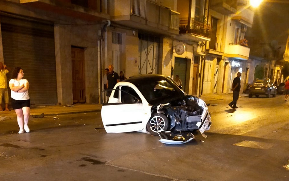 Paura per due incidenti nella notte in Sicilia, 6 i feriti in totale tra cui una ragazzina a bordo di una mini car