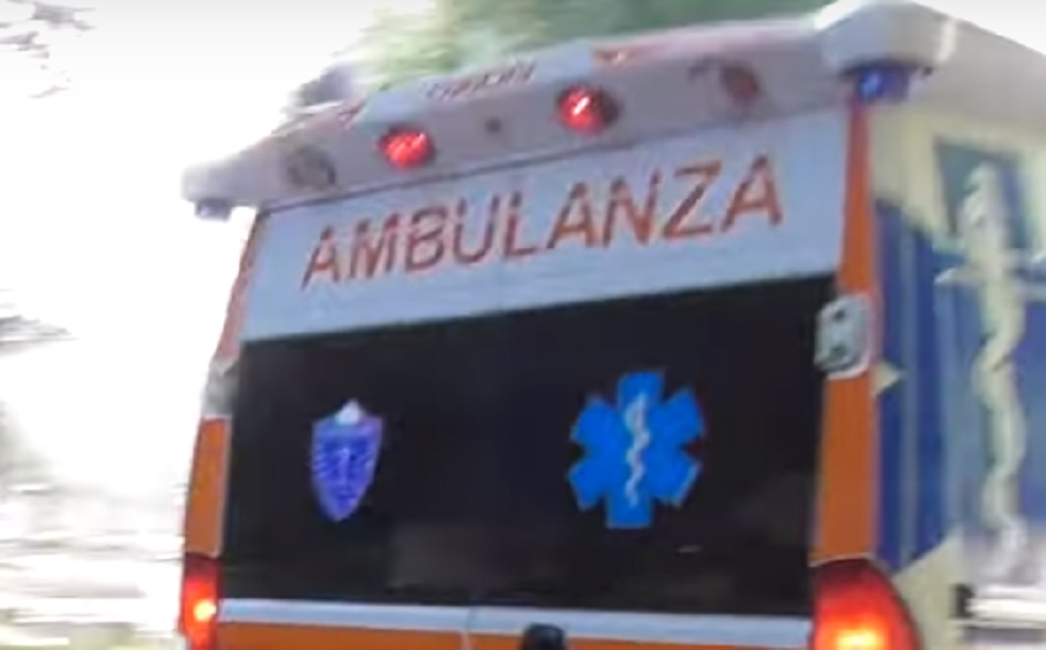 Incidente nelle strade del Palermitano, un ferito sulla statale 121 dopo lo scontro avvenuto tra una moto e un’auto
