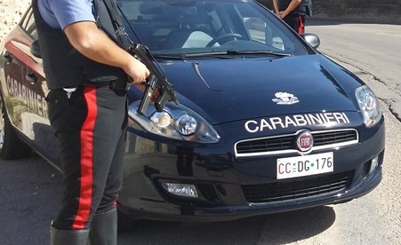 Intimidazione nell’Agrigentino, trovata auto danneggiata e proiettili dentro una busta su un parabrezza, indagano i carabinieri