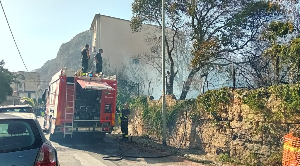 Brancaccio incendio via San Ciro, Palermo