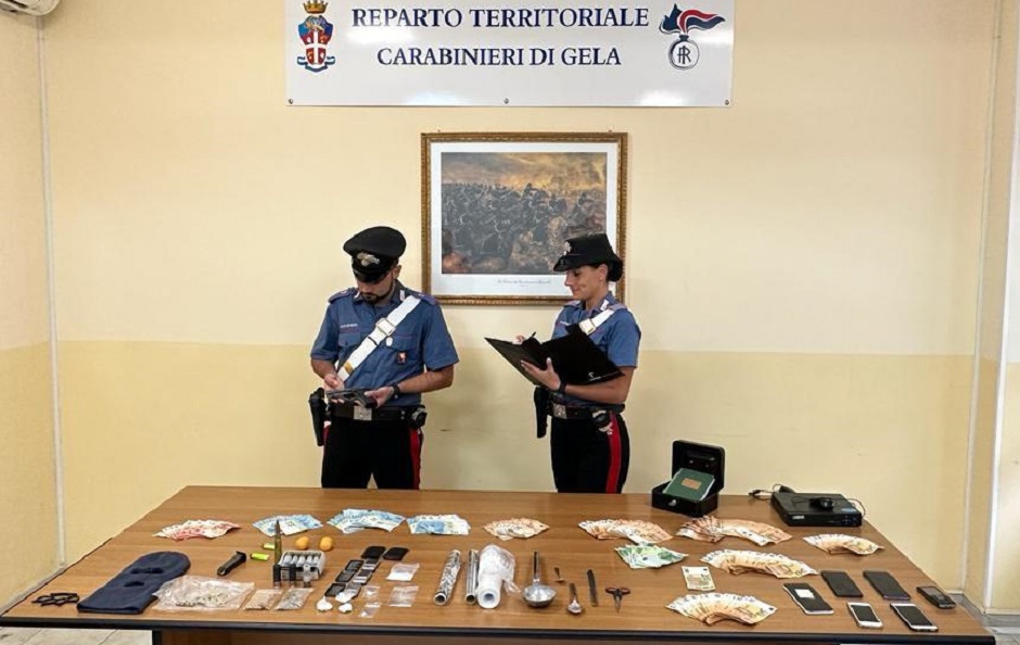 Un giovane arrestato nel Nisseno, si presume che in casa avesse attivato una centrale dello spaccio di droga