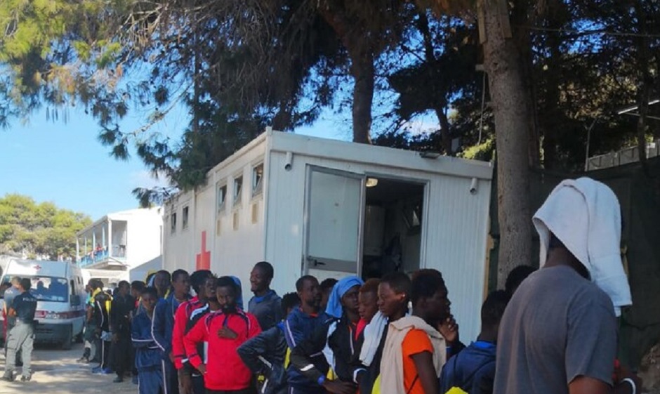 Incidente mortale nel Lazio, coinvolto un bus che trasportava migranti provenienti da Lampedusa, alcuni feriti grav