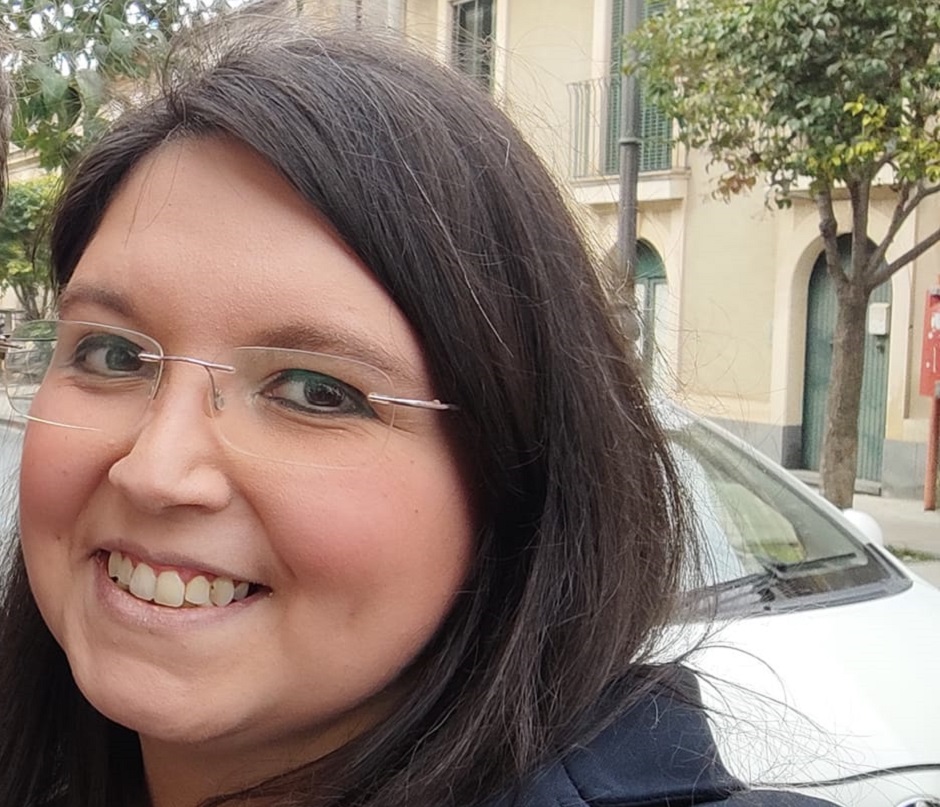 Indagano i carabinieri su un incendio doloso che ha danneggiato nel Catanese l’auto di un assessore, trovate tracce di benzina