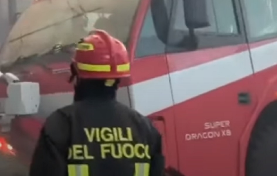Scoppia incendio nel pomeriggio in una casa del Palermitano, intervento provvidenziale dei vigili del fuoco che evitano l’esplosione