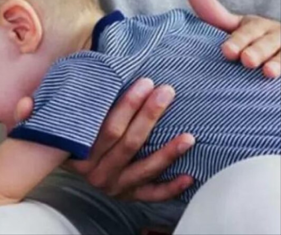 Una bimba di 15 mesi nel Messinese salvata in extremis, rischiava di morire soffocata dopo aver ingoiato un pezzo di plastica