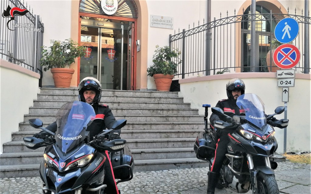 Famiglia subisce due furti in casa a Palermo a distanza di poche ore l’uno dall’altro, i carabinieri arrestano una coppia di giovani