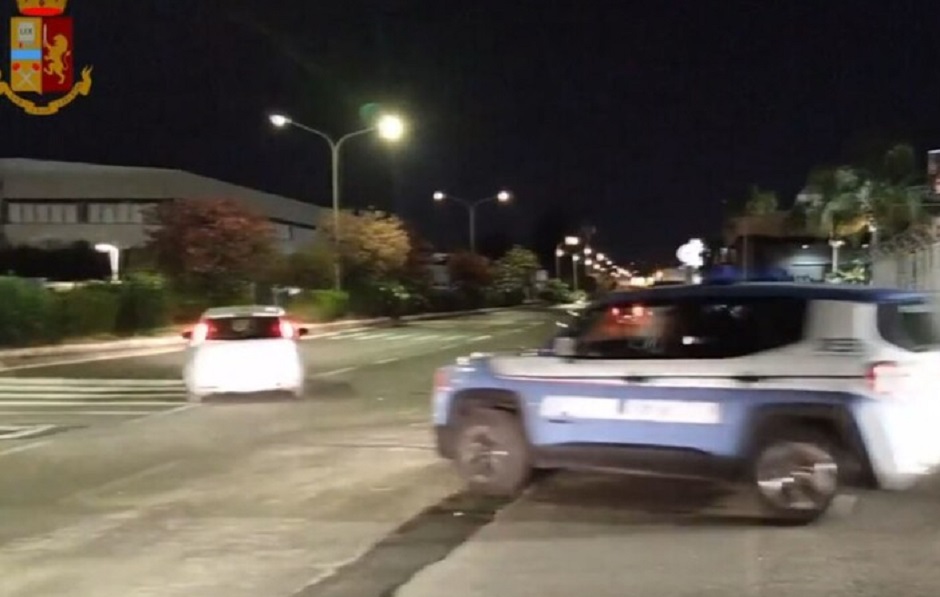 Operazione all’alba nel catanese, scattano una decina di arresti per una truffa sui fondi Covid e favori al clan mafioso