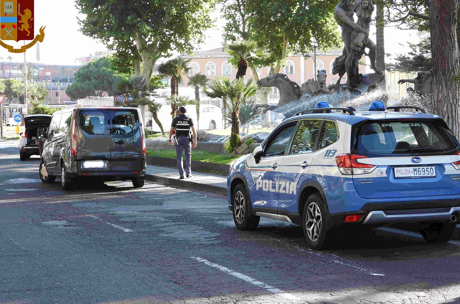 Scippa a Catania anziano che aveva avvicinato, la vittima incredibilmente reagisce e fa arrestare la borseggiatrice