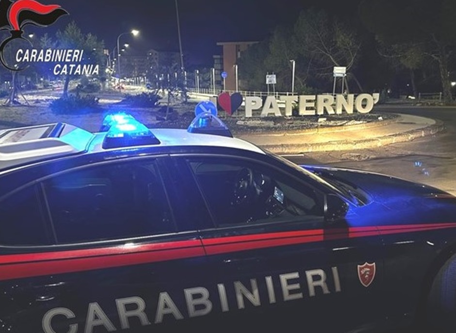 Un giovane denunciato nel Catanese, guidata un’auto rubata con una targa camuffata, scoperto dai carabinieri dopo un incidente
