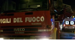 Turista colpito da cornicione in via Paternostro, ricoverato al Policlinico