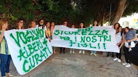 Proteste mamme scuola Ingrassia