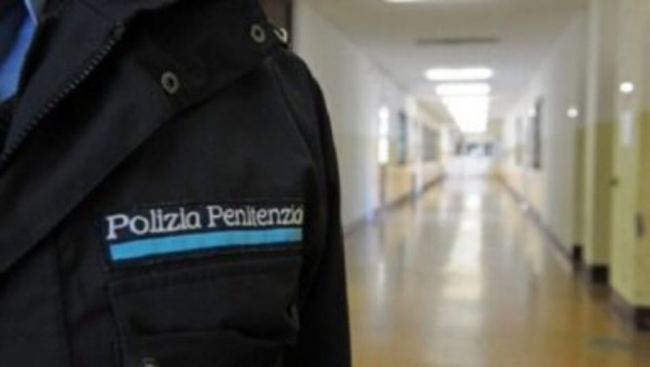 I due episodi accaduti nel Trapanese in pochi giorni rilanciano la questione sicurezza dei penitenziari in tutta la Sicilia