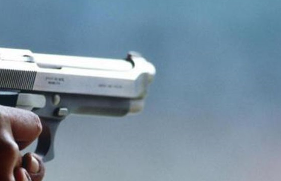 Si è costituito a Gela l’uomo che nei giorni scorsi ha sparato a tre individui, è accusato di altrettanti tentati omicidi