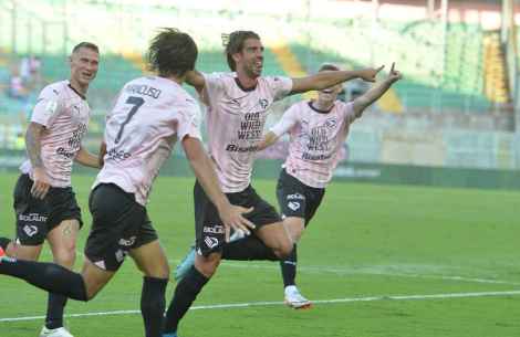 Pietro Ceccaroni festeggia in Palermo-Sudtirol. Serie B 2023-2024. Foto Pasquale Ponente