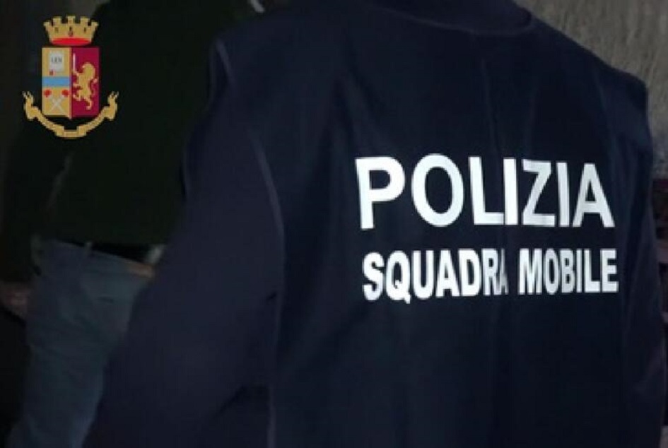 Presunto pusher fermato a Caltanissetta, nascondeva cocaina nelle mutande e prima della perquisizione consegna tutto