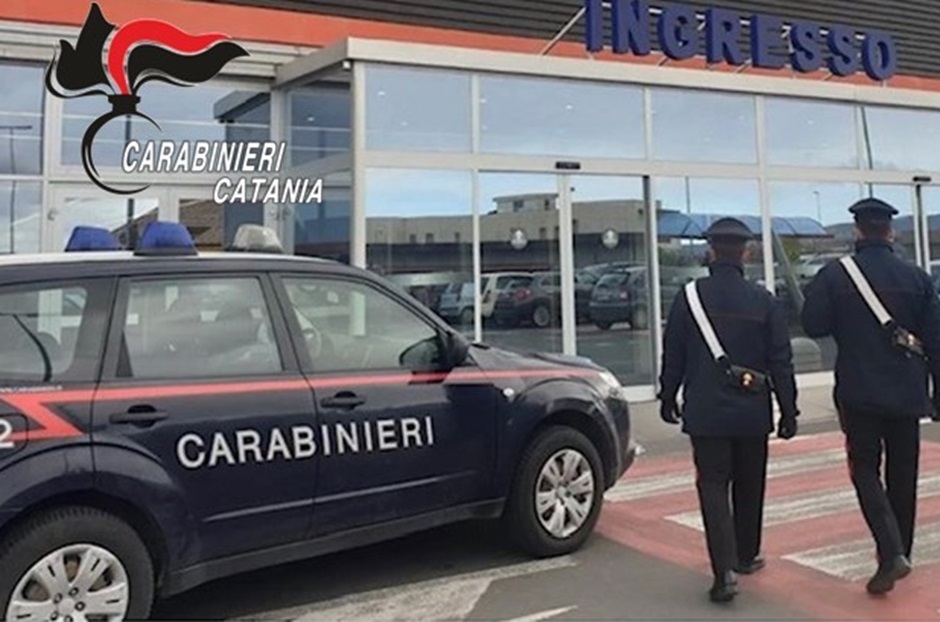 Una giovane denunciata dai carabinieri, per due giorni consecutivi ruba merce dagli scaffali dello stesso supermercato