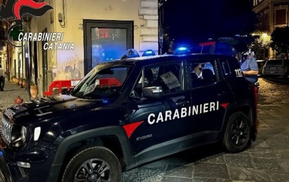 I carabinieri denunciano 4 giovani nel catanese per una violenta rissa nata da un banale insulto e finita in pestaggio